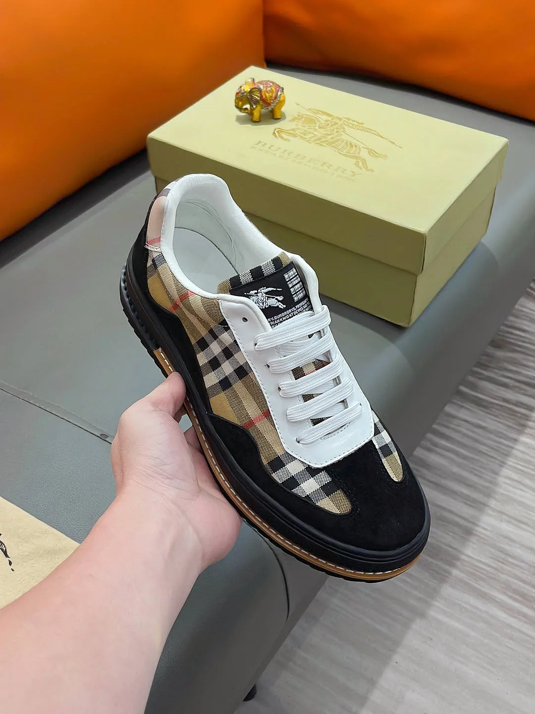 Men's shoes BURBERRY "Burberry" P400 Regular size: 38-44 (casual shoes) Product materials: Selected cowhide upper, soft sheepskin lining; original outsole.